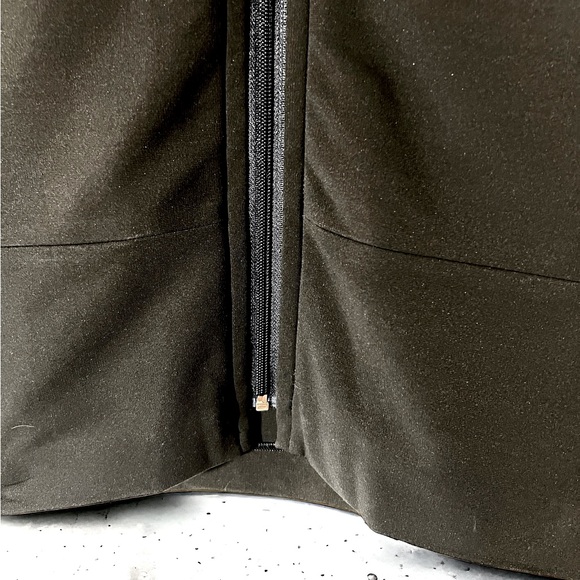 Escada pencil skirt circa 1990’s. Zipper back. - Picture 5 of 5